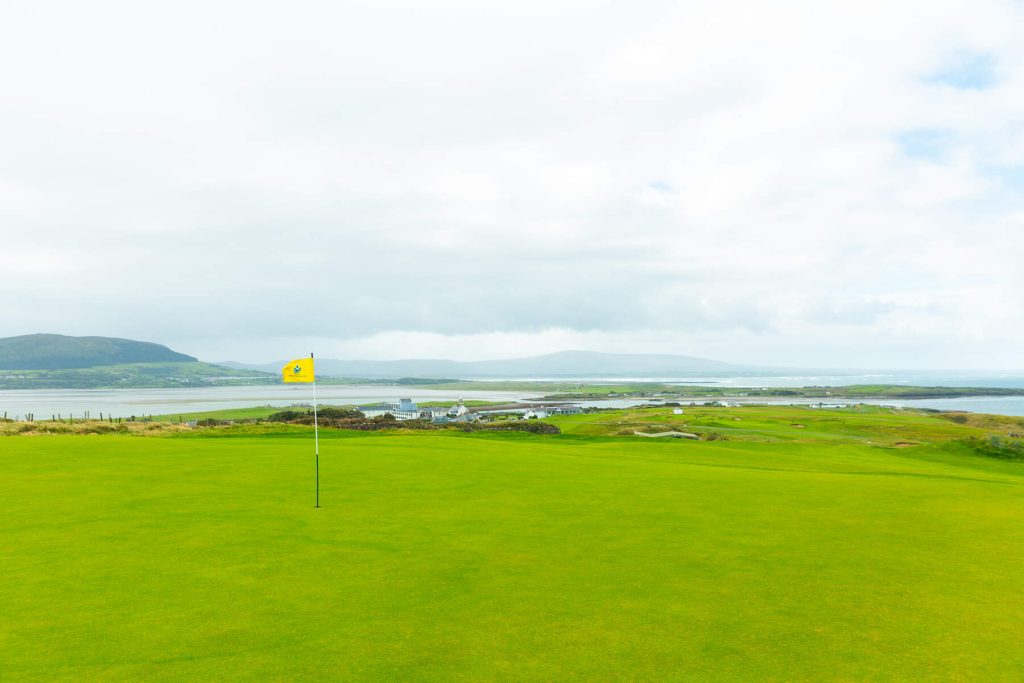 Luxury Ireland golf tours for American travelers Custom golf vacations in Northern Ireland Best golf and culture tours in Ireland Irish golf trips for US golfers Chauffeured Ireland golf tours with 5-star accommodations